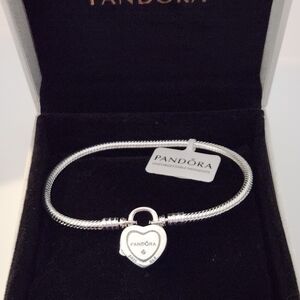 Pandora Moments Disneyland Heart Charm Snake Chain Bracelet Size 7.5 inches